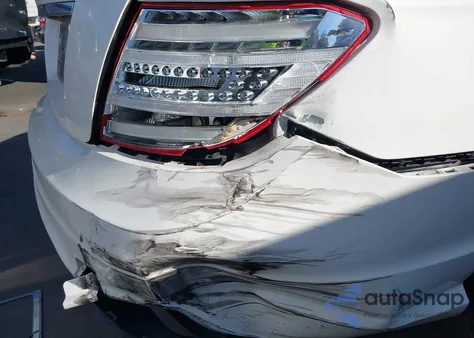 2013 Mercedes-Benz C 250 Sport z USA, uszkodzony, nr VIN WDDGF4HB5DR275509